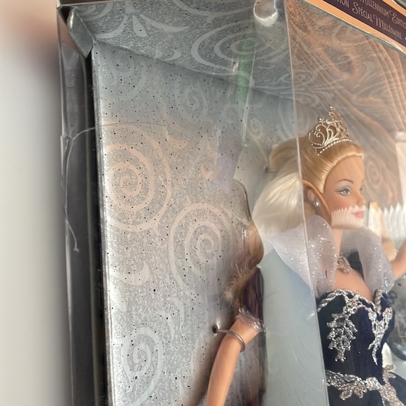 Special Exclusive Edition Millennium Princess Barbie 1999 - Picture 11 of 12